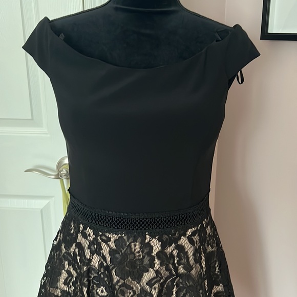 Xscape off the shoulder occasion lace fit and flare dress. Sz 10 - Picture 5 of 10